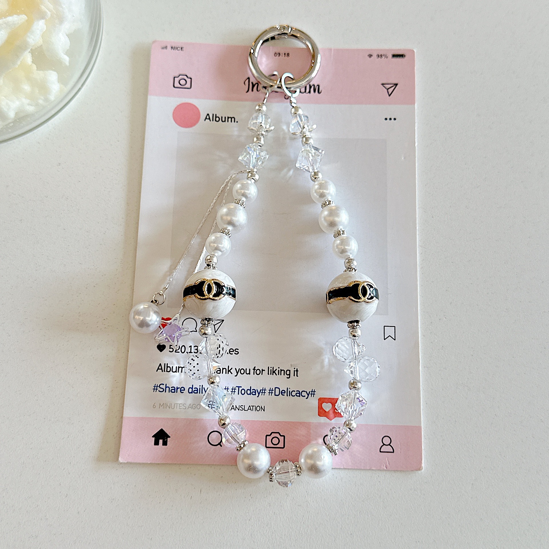 Cadena de teléfono móvil de alta gama hecha a mano de boutique, cadena de pulsera de fragancia pequeña de lujo ligero, cordón de teléfono móvil de moda, teléfono móvil corto/colgante