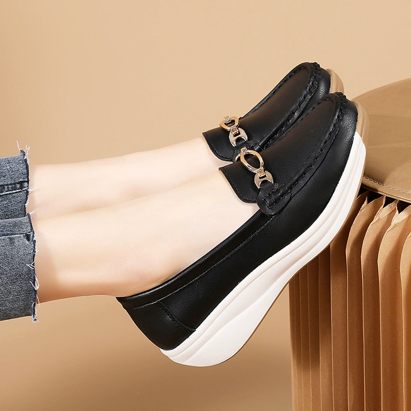 Туфли мамы 2024 новые женские одиночные туфли один педаль легкий противоскользящий кекс обувь повседневная бобовая обувь для женщин