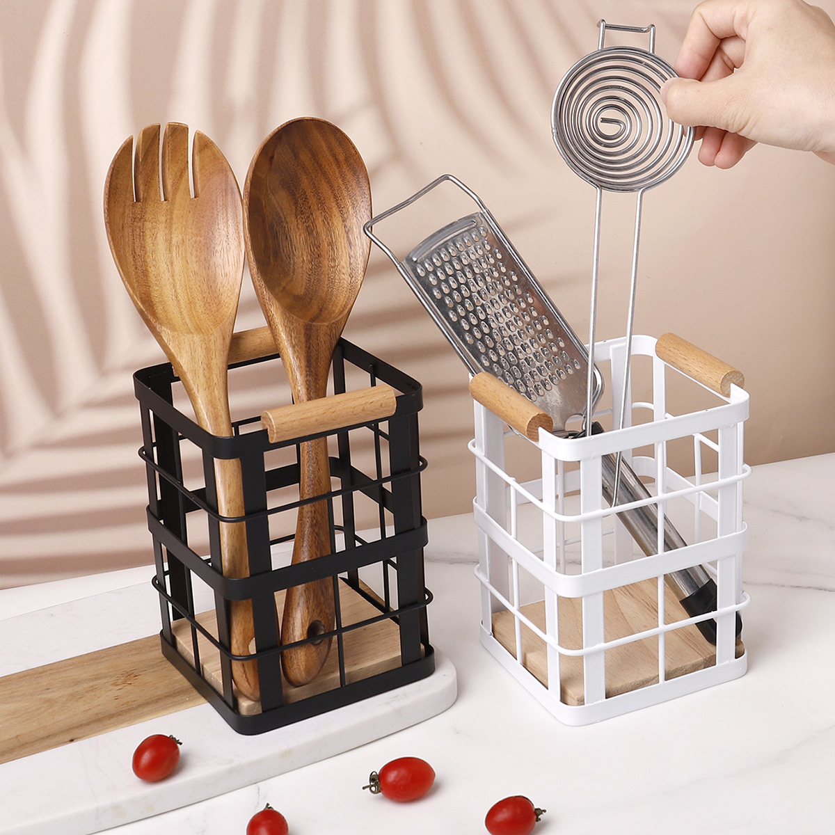Venta caliente de cubierta de cocina cuchillos y tenedores cubiertos de almacenamiento estante de herramientas de cocina canasta de hierro forjado papelería oficina almacenamiento lápiz