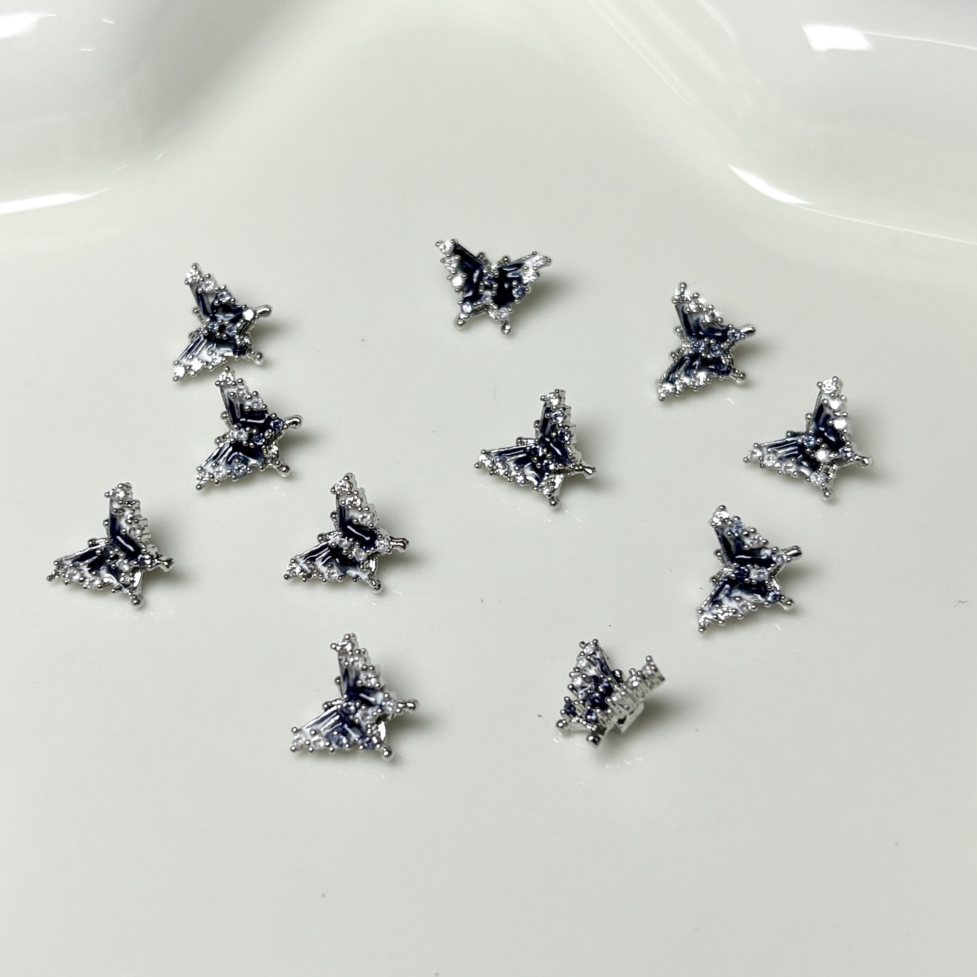 Silver pointed spike labret stud material detail