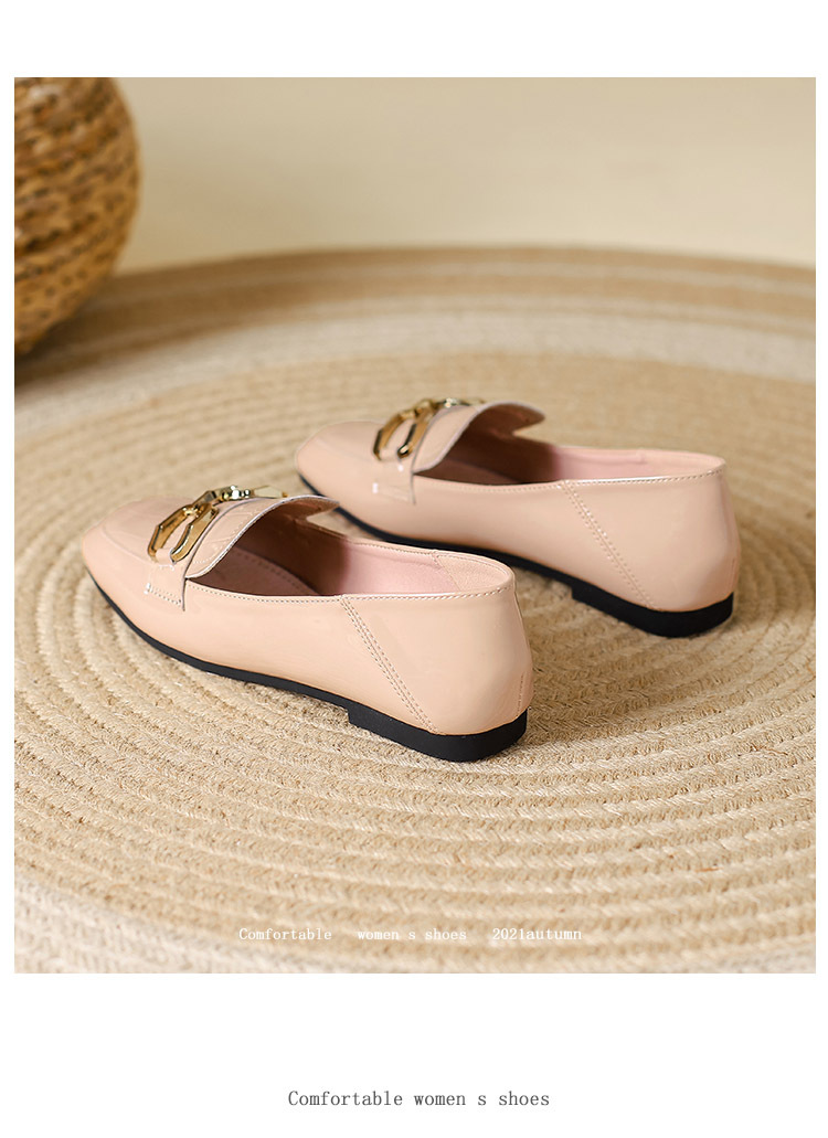 Άνοιξη και φθινόπωρο νέα φλατ παπούτσια γυναικεία κορεατική έκδοση λουστρίνι μαύρα μικρά δερμάτινα παπούτσια μόδας τετράγωνο δάχτυλο μεταλλική πόρπη παπούτσια Huidong χονδρική_voghion.com