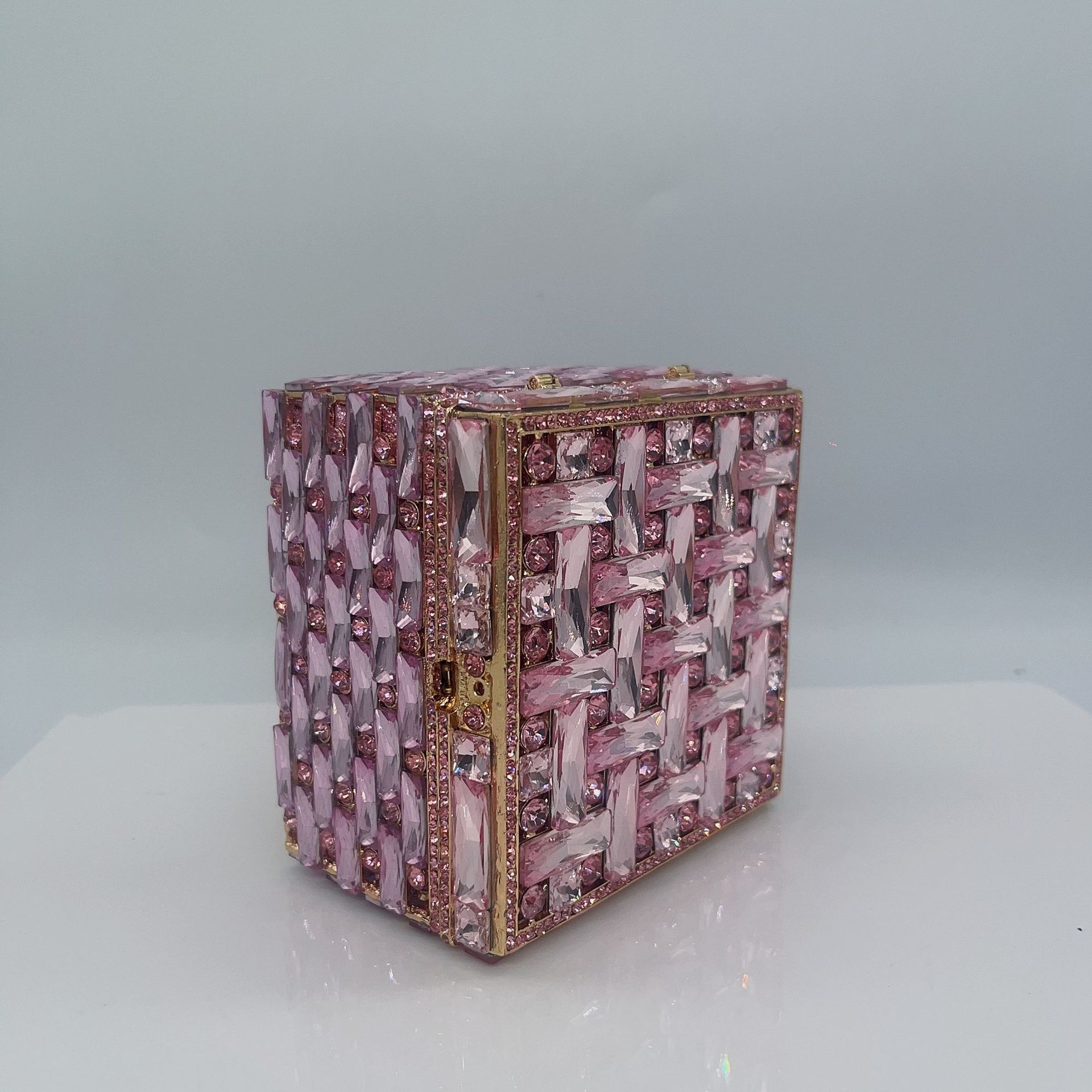 Nuevos diamantes transfronterizos caja de joyería de banquete bolsas tridimensionales de banquete europeas y americanas bolsas de mano de diamantes completas embrague nuevo púrpura