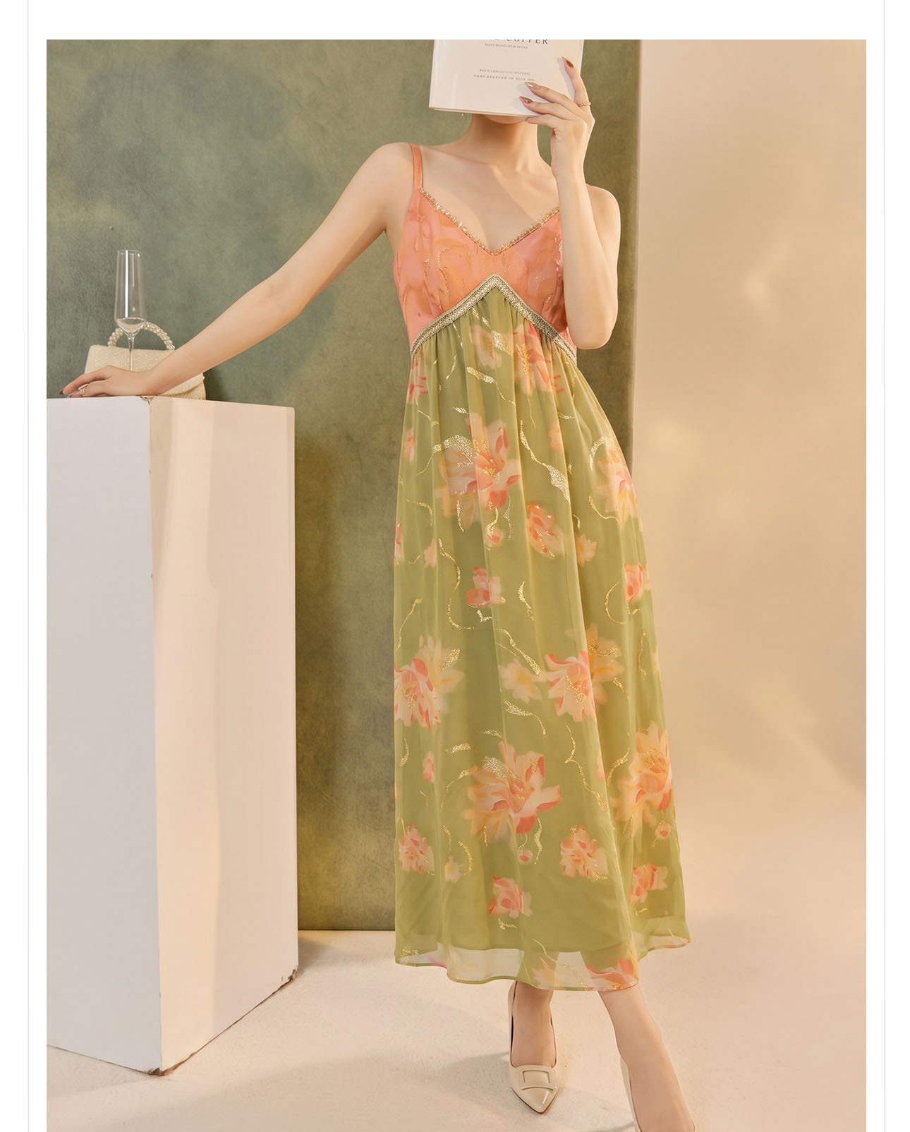 Đầm maxi lụa hoa vàng cổ chữ V kèm thắt lưng — Xanh da trờicolor chi tiết 9