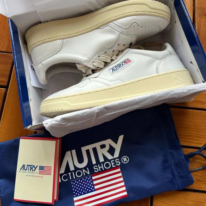 Autry~ Patchwork White-Tail Casual Sneakers, Retro Round-Toe Lace-Up Side-Decorated High-Heeled Niche Korean-Style White Shoes Autry~ Patchwork White-Tail Casual Sneakers, Retro Round-Toe Lace-Up Side-Decorated High-Heeled Niche Korean-Style White Shoes