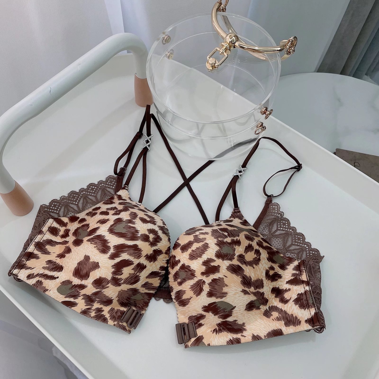 Neue produkt 8628 vorne schnalle dessous sexy spitze kreuz schöne zurück ohne stahl ring versammelt bh einzel stück/set_voghion.com