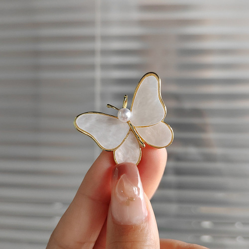  Mother-of-pearl Butterfly Brooch Women's High-end Niche Pearl Pin Corsage Clothing Sweater Accessories Manufacturer Wholesale