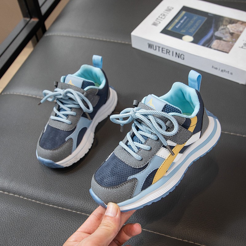 Zapatos deportivos para niños 2025 primavera y otoño nuevos zapatos de running de suela suave para niños zapatos casuales para niños grandes zapatos de skate