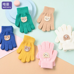 冬の愛とベルベットの保温防寒は、かわいい男女の赤ちゃんの5本の指の桃の心の子供の手袋を厚くします