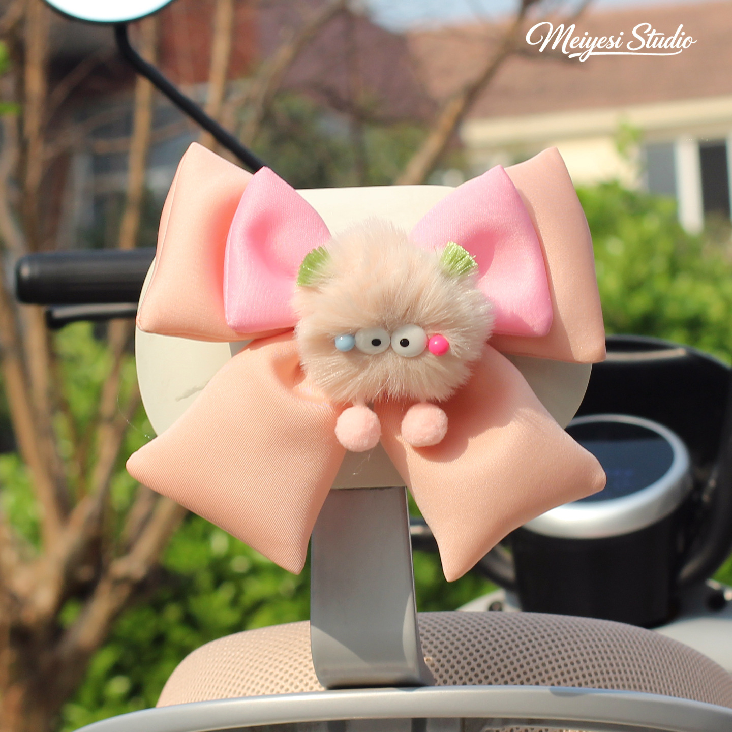 Auto eléctrico motorcicleta cabeza asiento trasero decoración arco lindo trenza monstruo coche eléctrico adornos asiento trasero pegatinas traseras