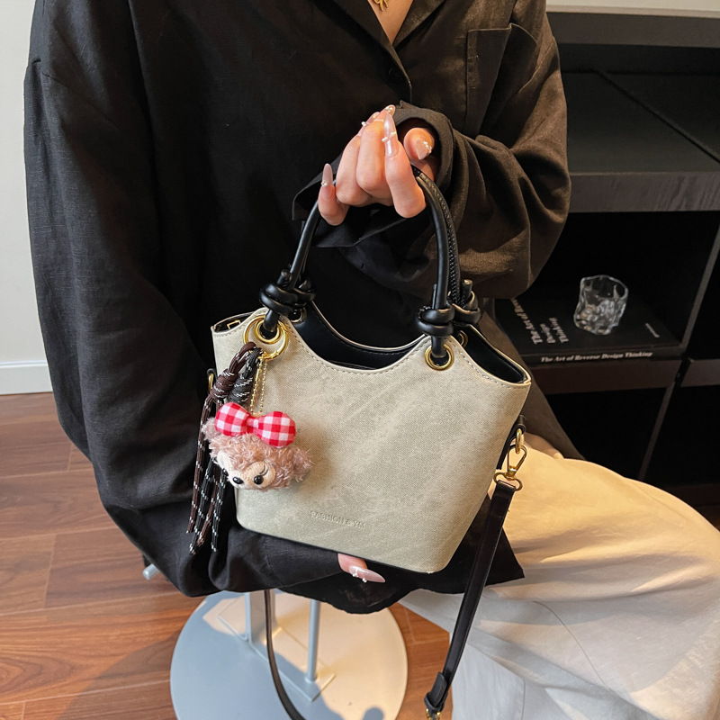 Bolsa de mano de alto nivel, bolso de cubo de moda, mujer, otoño y invierno, 2025, nuevo tipo de bolso de hombro casual, bolso de mochila universal.