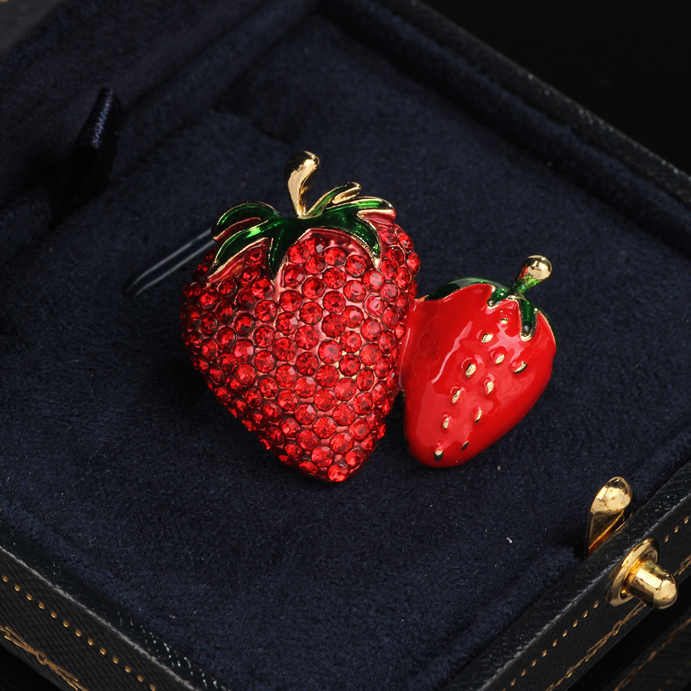 16g Weight Brooches Classification Holiday, Daily Occasion Rhinestone Material Strawberry Pattern All Seasons Season Women's Gender Plating Design Retro, Shiny Style Retro Shiny Pin Strawberry Rhinestone Plating Women's Brooches 9