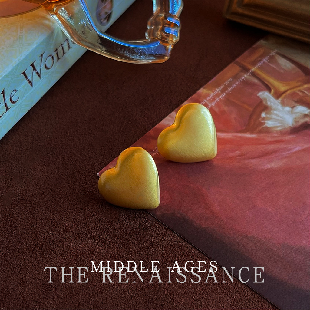 Retro gold brushed love heart light middle-aged French retro matte brushed geometric earrings