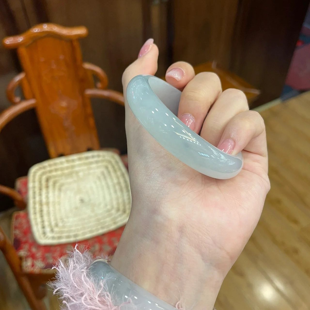 Vòng tay ngọc bích tự nhiên Miến Điện loại A băng màu, dưỡng ẩm cao cấp