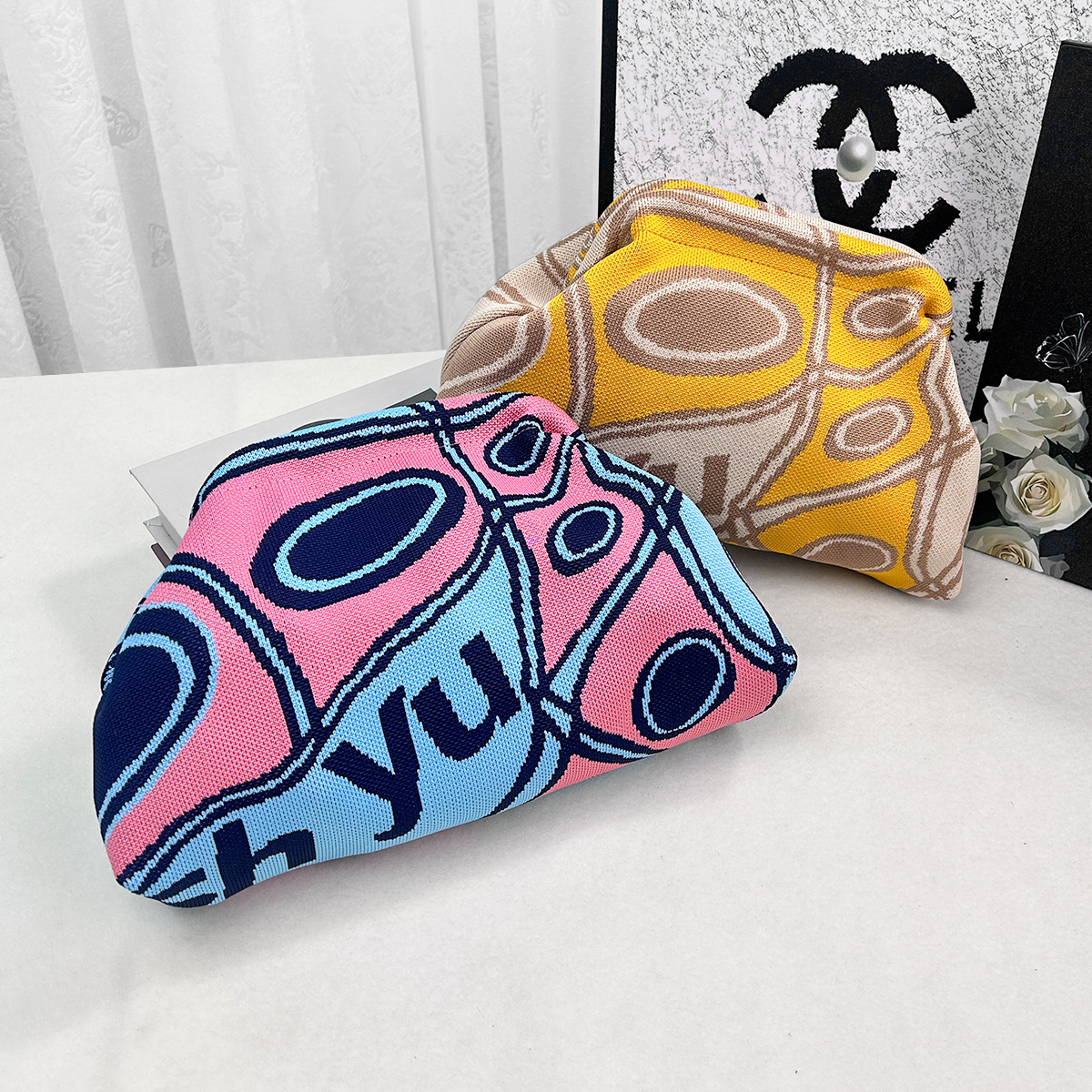 编织刺绣夹子包便携外出随身手提化妆包大容量日常用品收纳盒