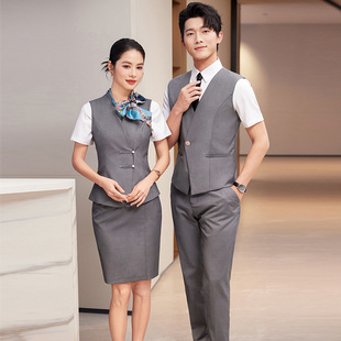 �I�R�����b��Ů�¿�ͷ����������Ǽ��Ƶ��r��KTV������