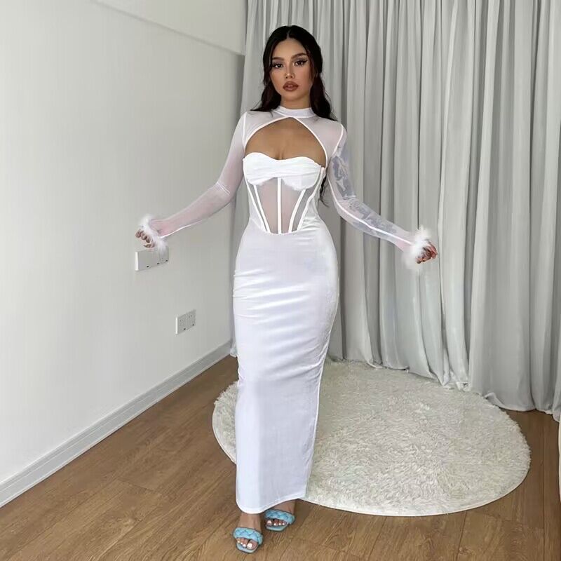 Abito da sera a sirena in velluto con corsetto e maniche piuma_voghion.com