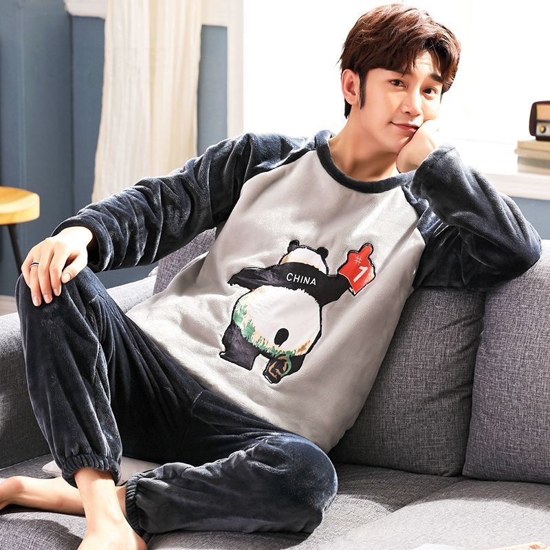Fábrica de fuente gran cantidad de pedidos de pijamas de hombre otoño y invierno de coral espesaje de dibujos animados de franela conjunto de ropa para el hogar