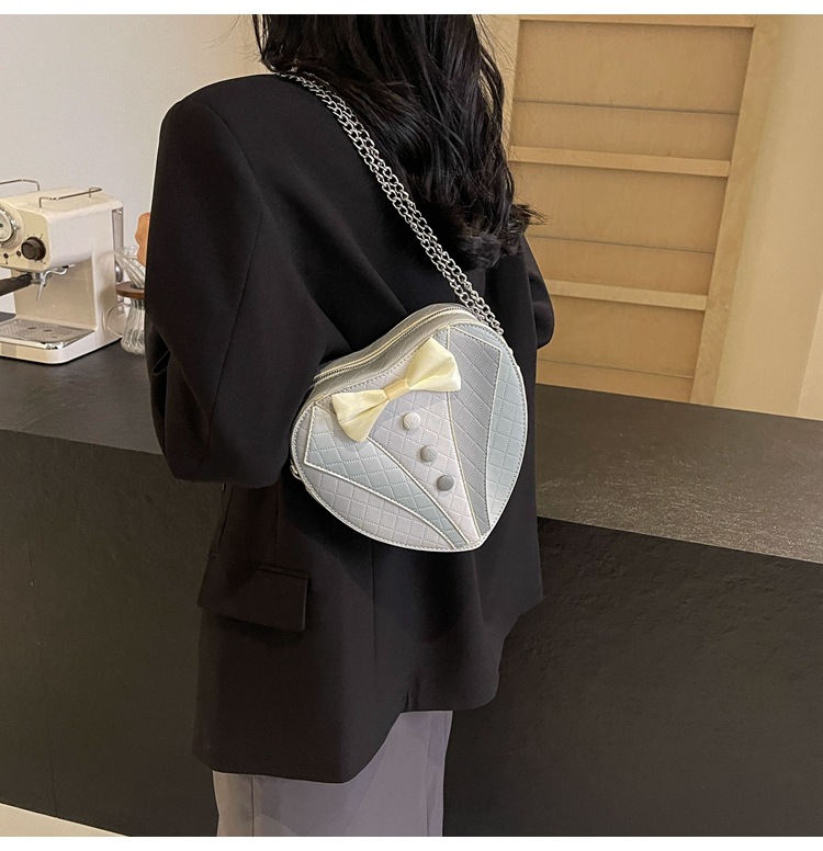 Femmes Moyen Faux Cuir Dégradé De Couleur Noeud D'Arc Vêtement De Rue Fermeture Éclair Sac Sous Les Bras display picture 12