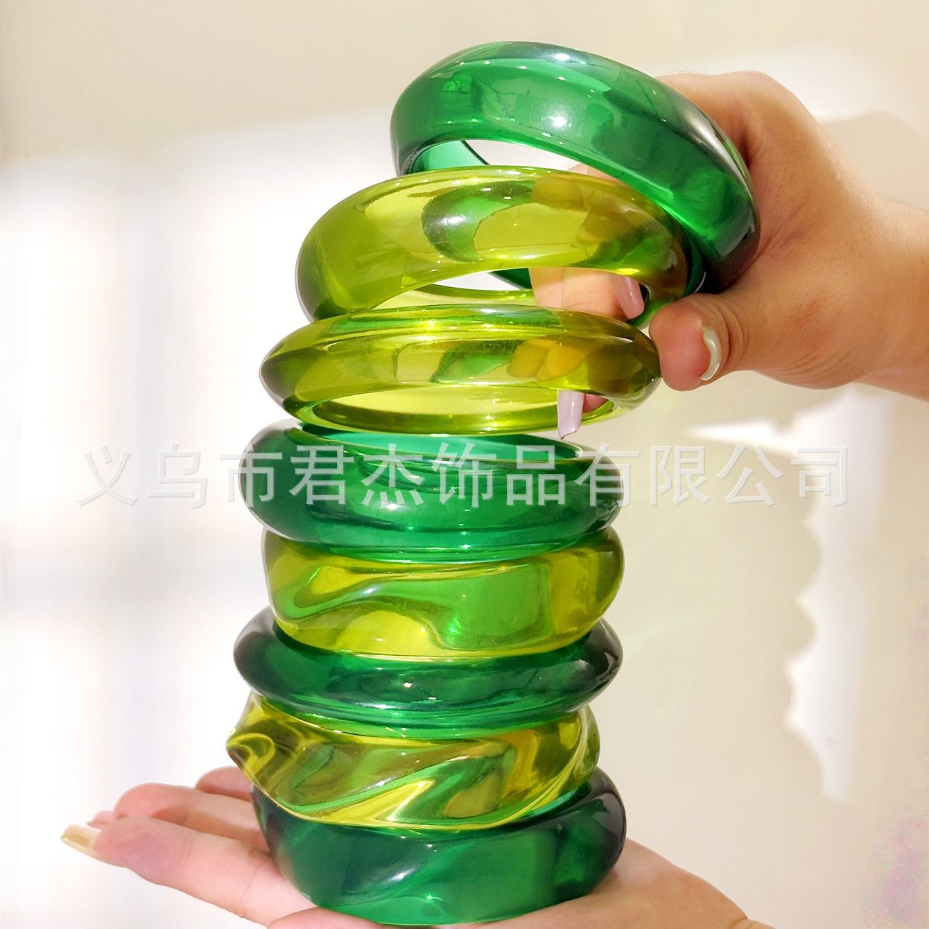 跨境欧美春夏新款透明绿色手镯复古几何不规则树脂手镯个性手饰女