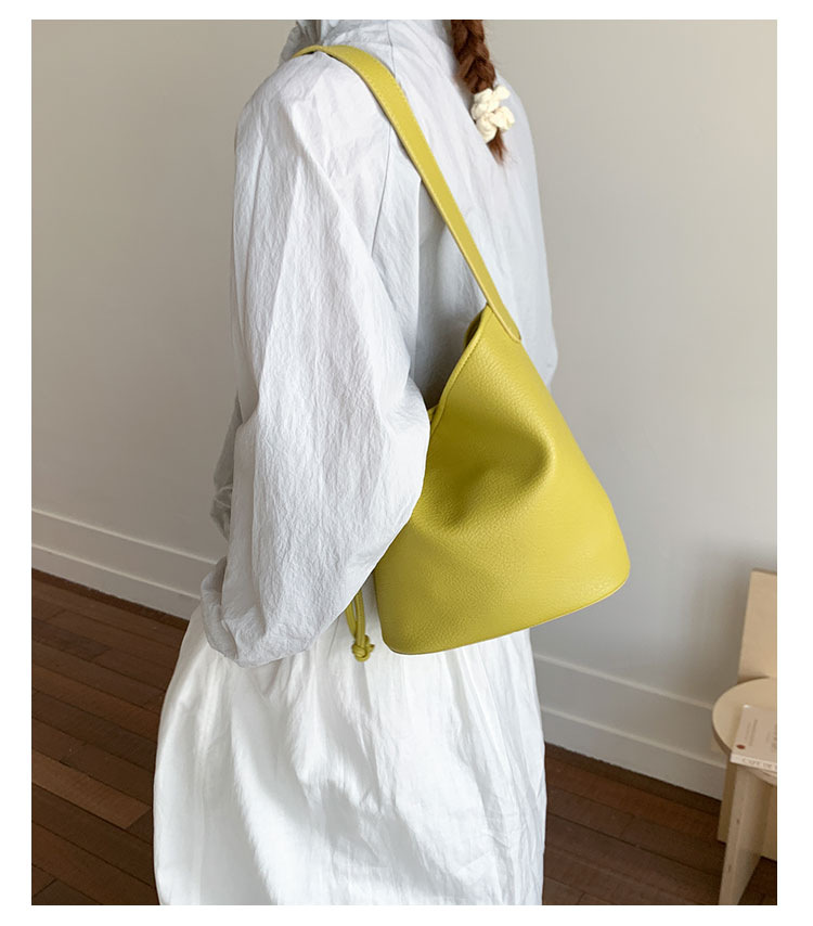 Fashionable and simple commuter small bag for women 2025 new summer versatile single-shoulder underarm bag, popular crossbody bucket bag undefined