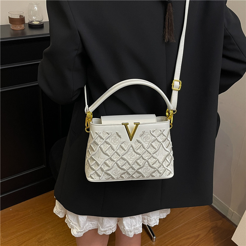 Bolsa transversal feminina Cross-Border 2025, versátil e moderna, com bordado matelassê e estilo vintage de alta qualidade. Nova coleção 2025._voghion.com