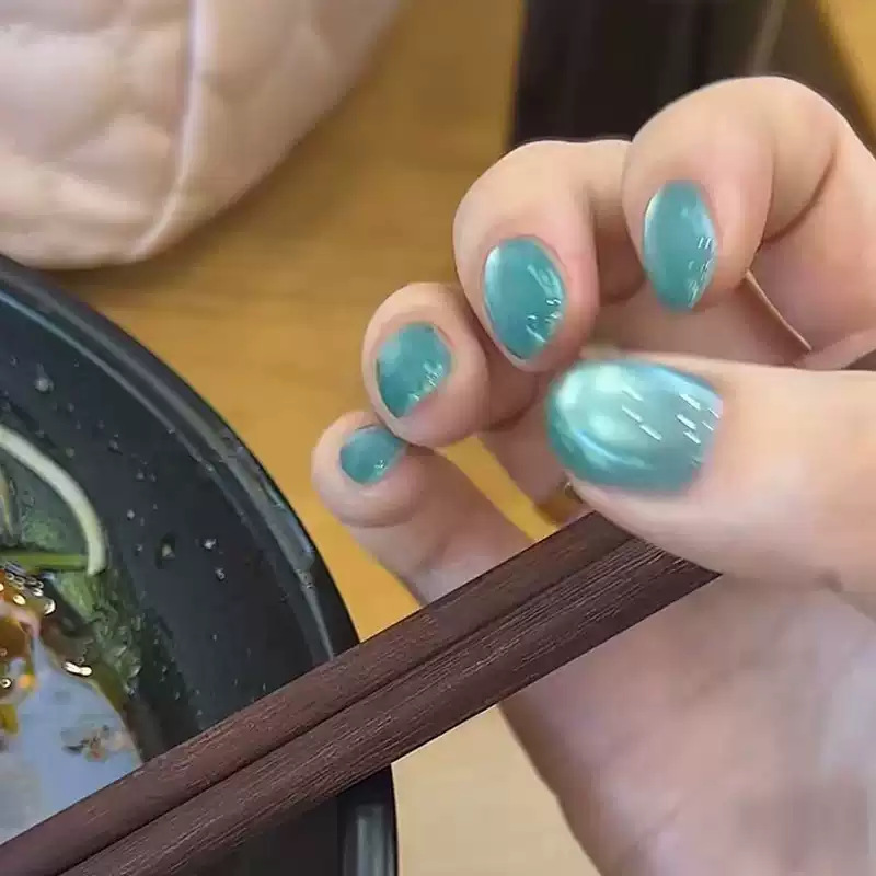 Elegant and sophisticated manicure with detachable, handmade, pure handmade nails in sea salt sparkling cat eye ice blue mint Elegant and sophisticated manicure with detachable, handmade, pure handmade nails in sea salt sparkling cat eye ice blue mint