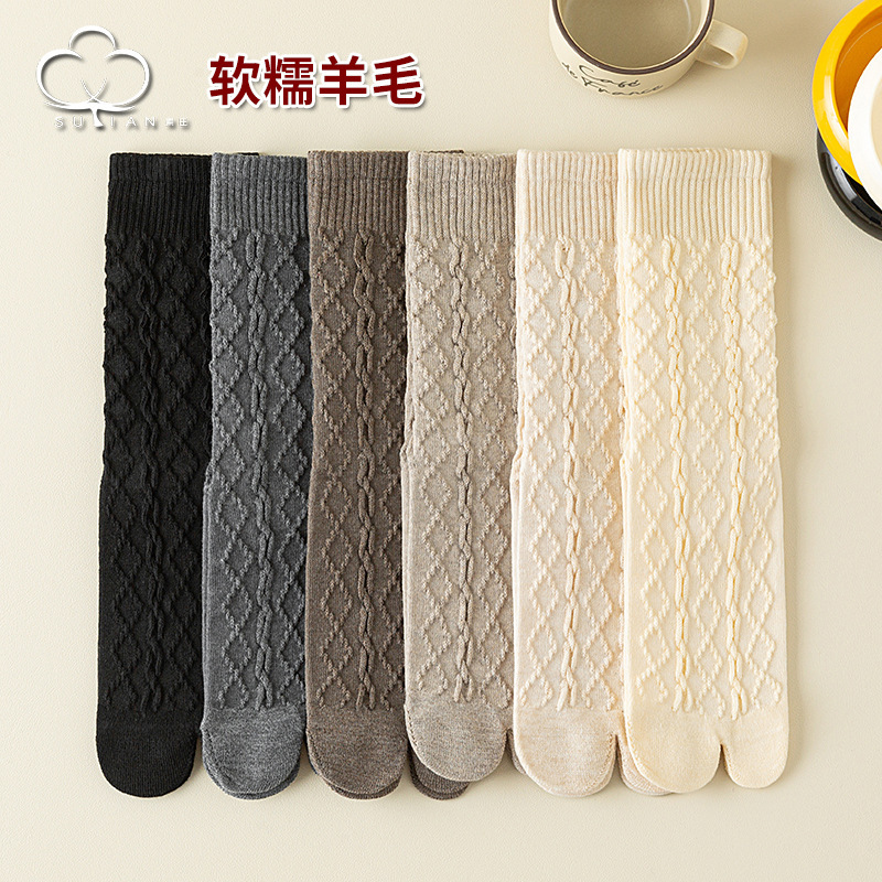 Two-Toe Socks for Women, Mid-Calf Socks, Trendy Wool Argyle Socks, Winter Thin Fleece Warm Pig's Hoof Socks Two-Toe Socks for Women, Mid-Calf Socks, Trendy Wool Argyle Socks, Winter Thin Fleece Warm Pig's Hoof Socks