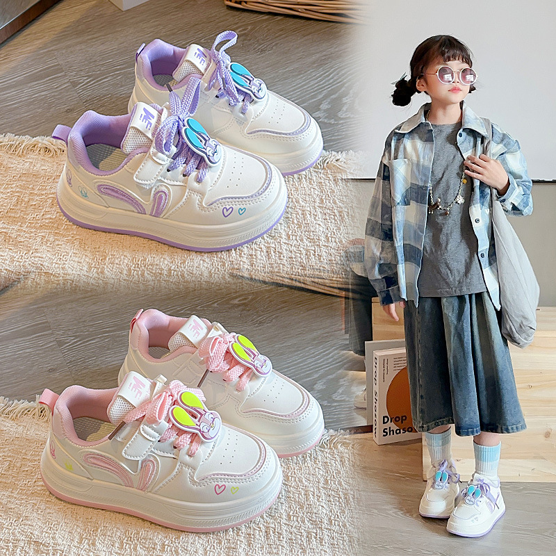 Zapatos deportivos infantiles de dibujos animados zapatos de skate para niñas 2026 nuevos zapatos blancos de princesa zapatos casuales de moda suaves