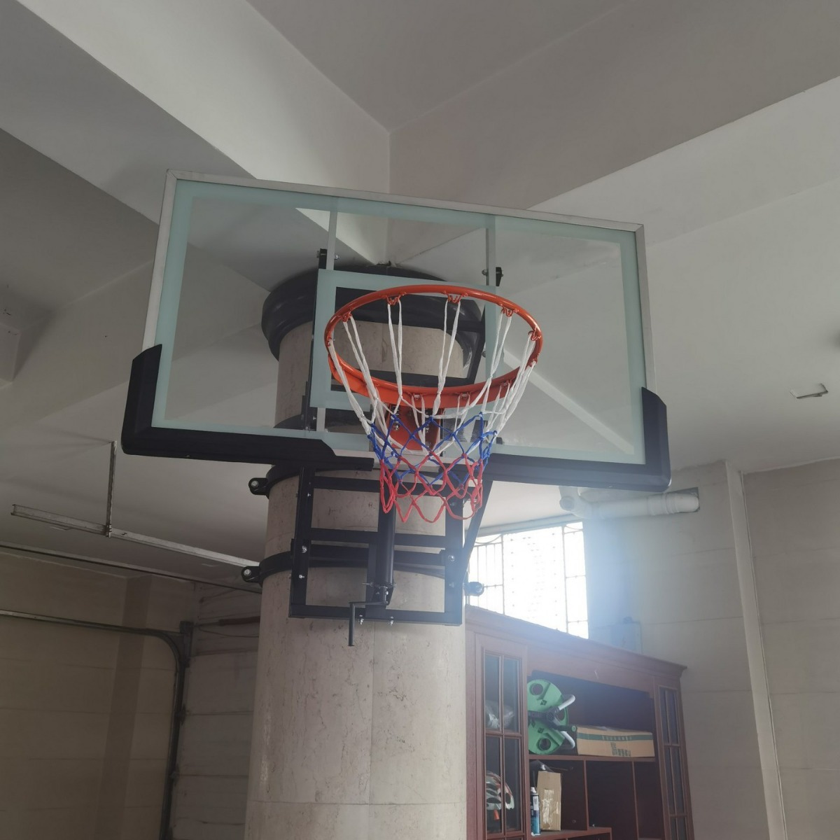 Soporte de baloncesto ajustable - Para instalación en pared interior y exterior