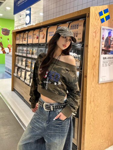 American hot girl slanting shoulder long-sleeved hoodie women early autumn new camouflage design slim slimming short off-the-shoulder top