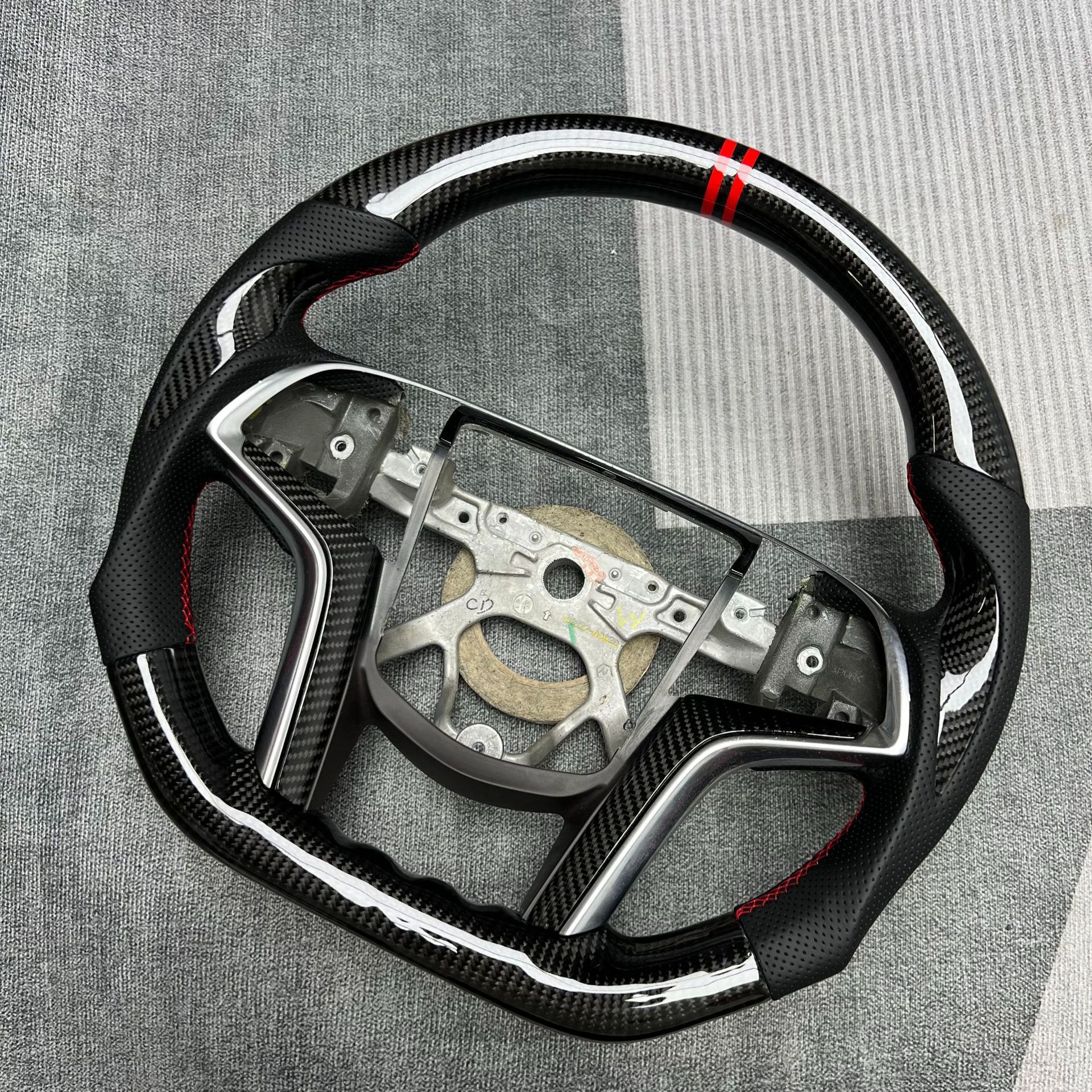 Carbon Fiber Steering Wheel Modification Is Suitable for Cadillac Models, Car Interior Steering Wheel Cover Processing and Customization
