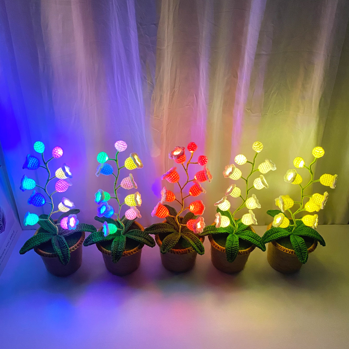 Lily orquídea luz de la noche olla tejida a mano de lana de ganchillo de escritorio pequeños adornos creativos regalos de Navidad image 4