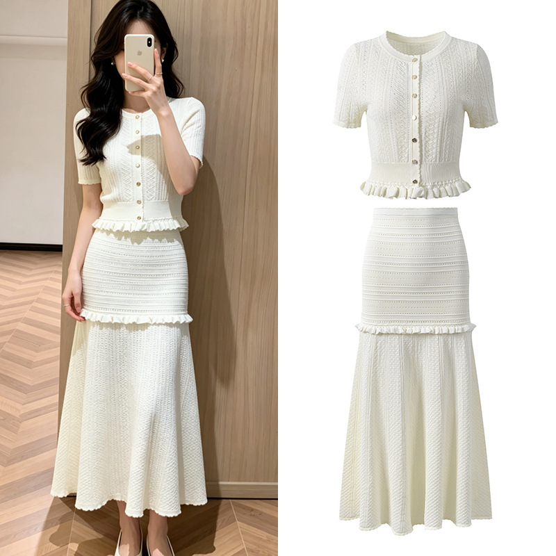 2026 New Summer Style Elegant Ruffled Hem Waist-Cinching Short-Sleeved Knit Top + Long Patchwork Skirt Set 2026 New Summer Style Elegant Ruffled Hem Waist-Cinching Short-Sleeved Knit Top + Long Patchwork Skirt Set
