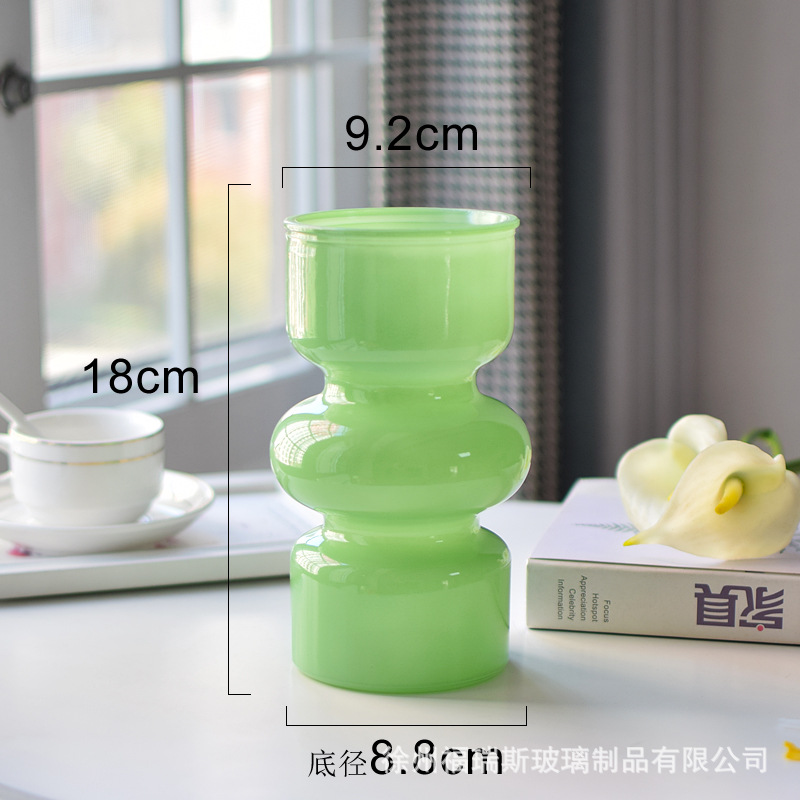 연한 초록색