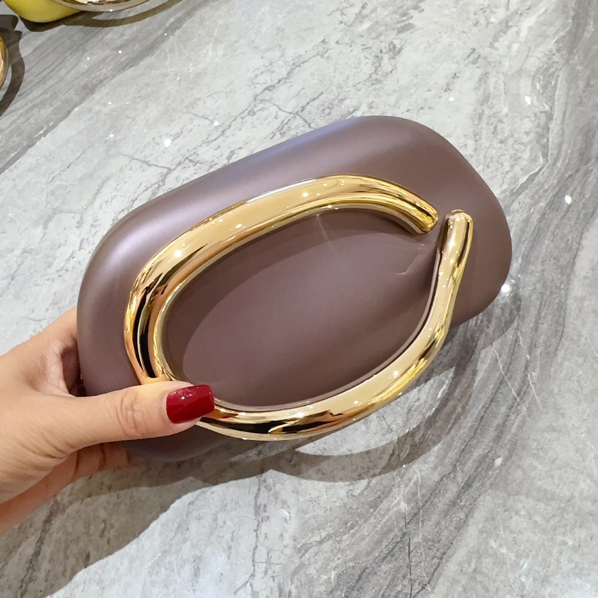 Europa y América tendencia transfronteriza bolsa de cena ligera de lujo bolsa acrílico cadena metal para llevar un solo hombro bolso de mano ropa de noche