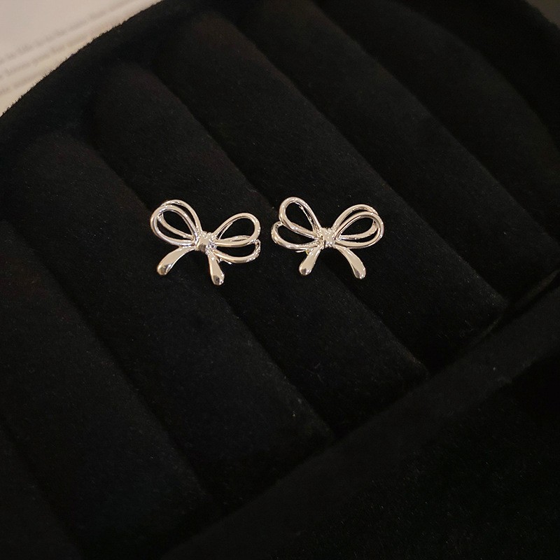 Aguja de plata Pendientes de lazo de diamantes coreanos Pendientes de temperamento de moda de todo fósforo Pendientes de diseño de nicho Sentido de lujo ligero