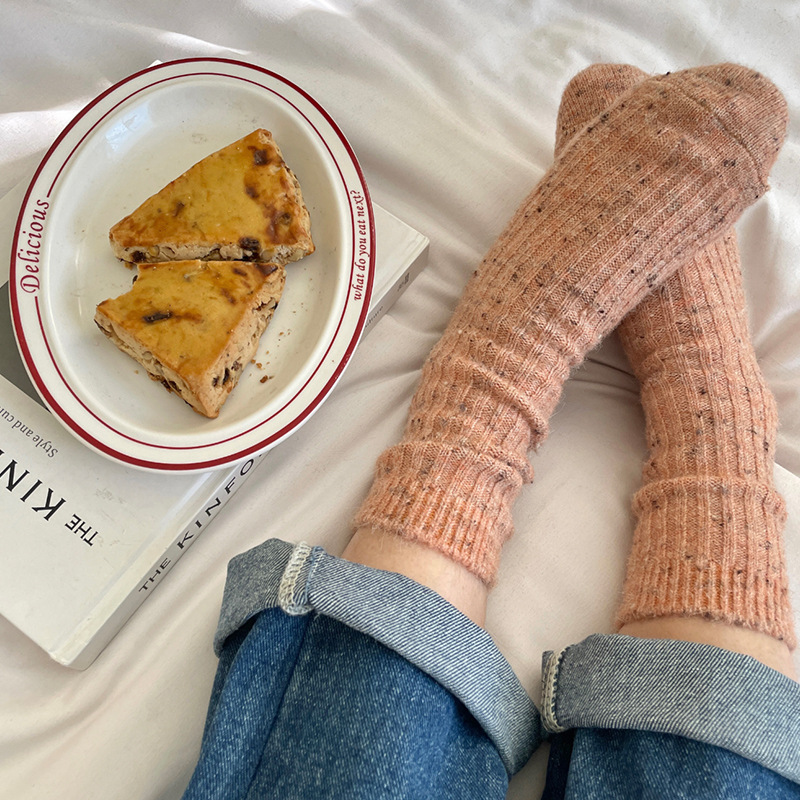 Suxinaimin calcetines de lana de las mujeres Otoño e Invierno engrosado forrado de lana hilo de punto cálido calcetines japoneses de media pantorrilla calcetines de pila Zhuji