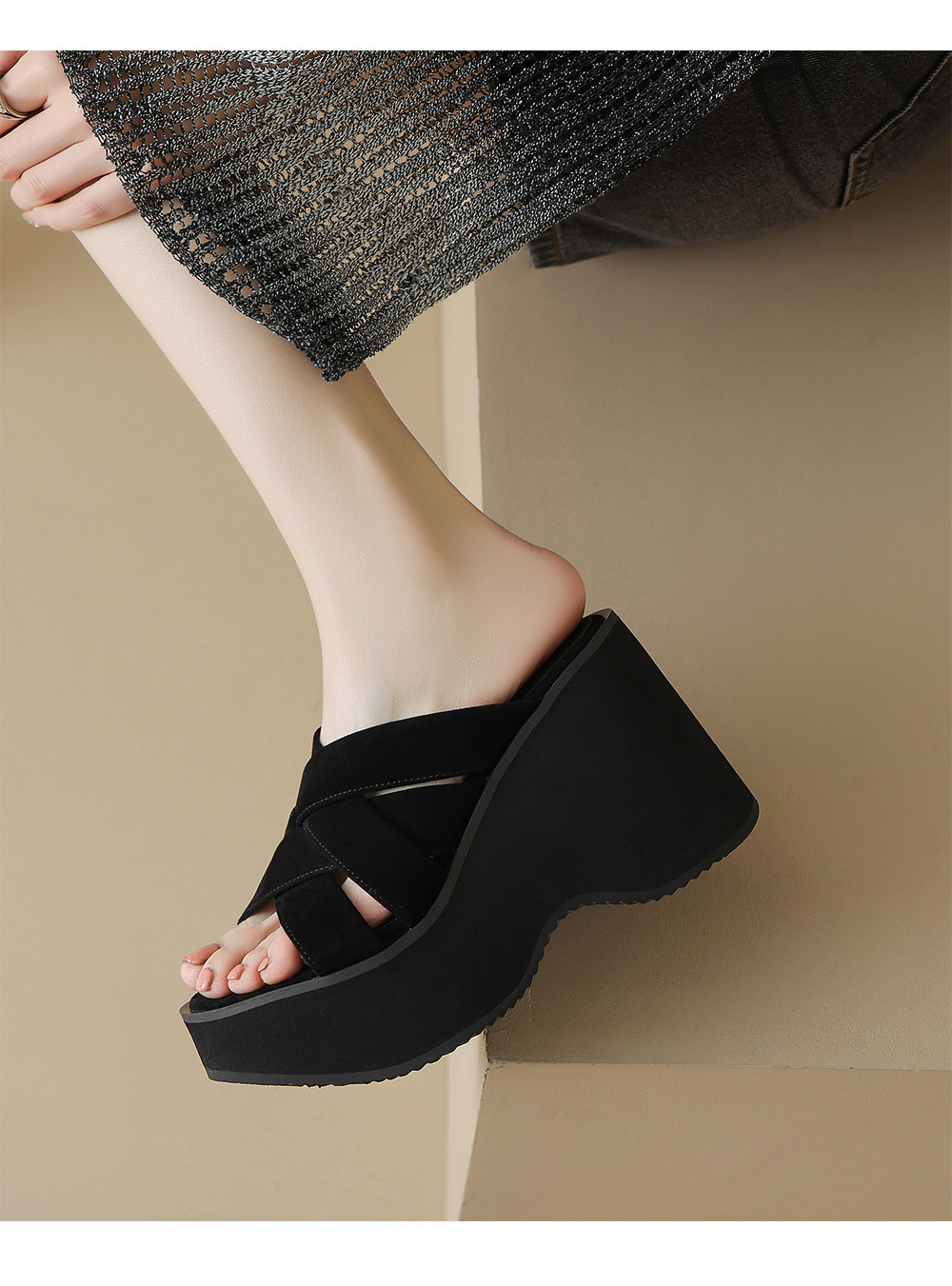 Dép xỏ ngón nữ đế xuồng dày 10cm, hở mũi phối màu mùa hè — đen, vàng, bạc chi tiết 11