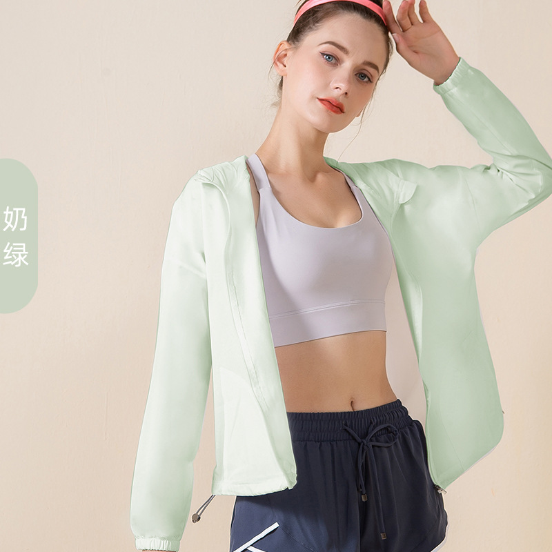 Procesamiento personalizado de ropa de protección solar delgada mujer secado rápido ventilador frío con capuchón protector solar abrigo deportivo anti-UV