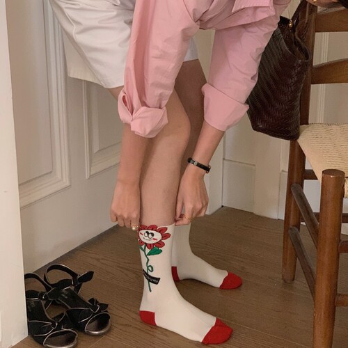 Spring and summer designer creative cartoon illustration flower girl socks three-dimensional flower mid-tube embroidered letters couple socks
