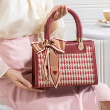 七夕送女友礼物婚包女新娘包包女2025新款刺绣妈妈包单肩斜挎女包