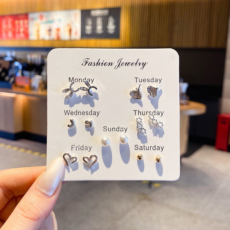 Conjunto de aretes de estilo ins 2024 nuevos aretes de moda pendientes de mujer, estilo de moda, temperamento dulce y versátil, abanico de diosa