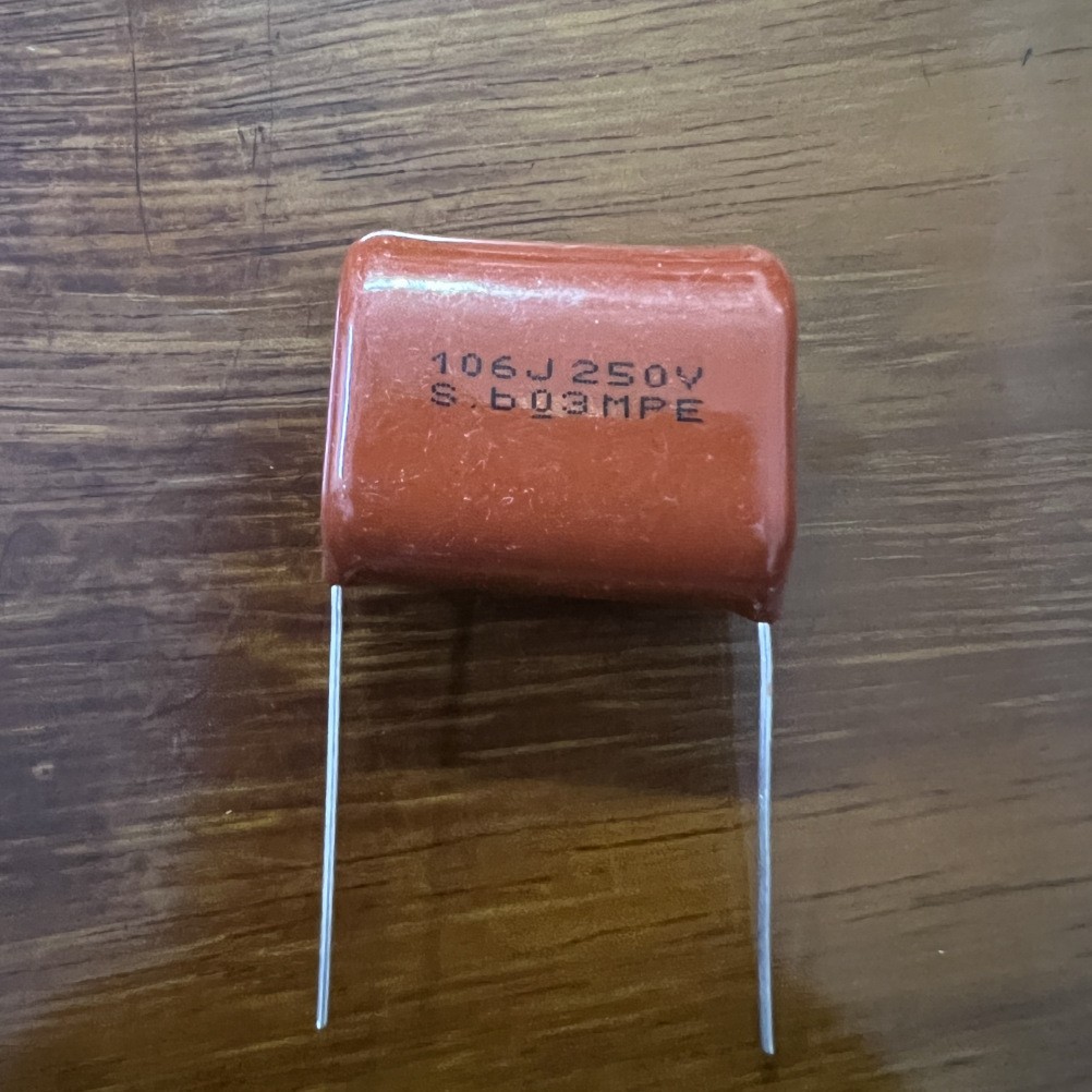 CBB 10uf 106 250V 脚距27.5mm  单价1.0元 厂家：南韩进口