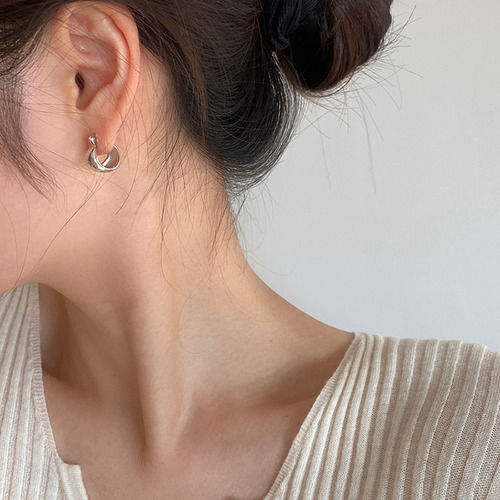 s925 sterling silver water drop U-shaped earrings for women, French niche ins fashion bloggers, the same style heavy industry plain circle glossy earrings