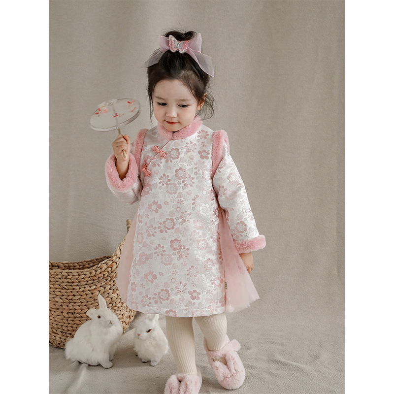 Vestido Cheongsam de Estilo Chino para Niñas, Cálido para Otoño e Invierno 2025, Falda Gruesa con Forro Polar y Estampado Jacquard Completo para Niñas.