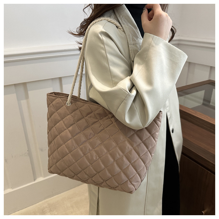 166g Weight Polyester Lining Material Sewing Thread Fashion Element Zipper Closure Type Double Shoulder Straps Strap Type Tote Bag Bags Type Casual, Daily, Shopping Occasion Nylon Material Solid Color, Lingge Pattern Autumn&Winter Season Women's Gender Classic Style Style Square Shape Women's Nylon Solid Color Lingge Classic Style Sewing Thread Square Zipper Tote Bag 12