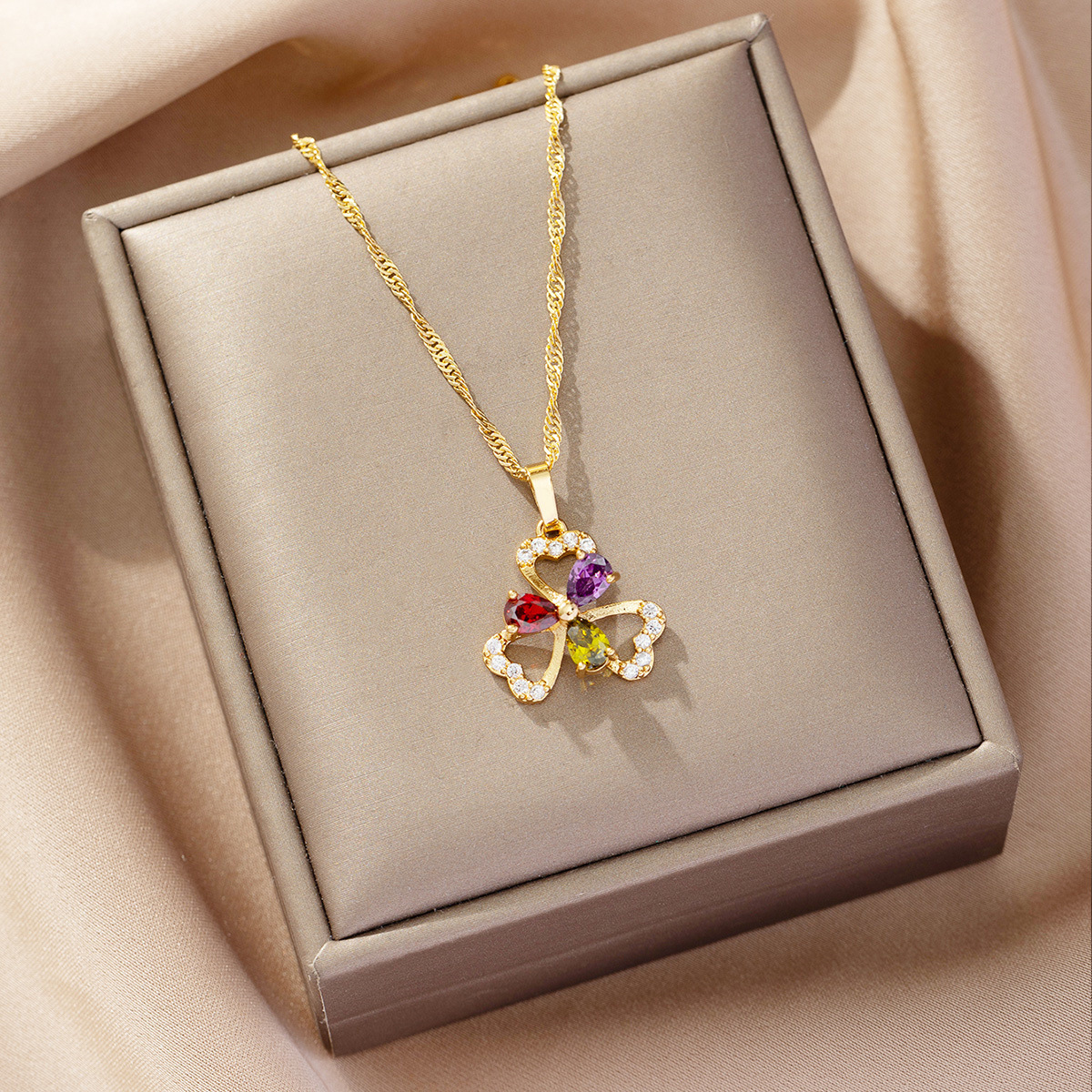 Xiyin transfronterizo nuevo colgante de trébol de zircon colorido personalidad femenina colgante de collar de flores de lujo ligero