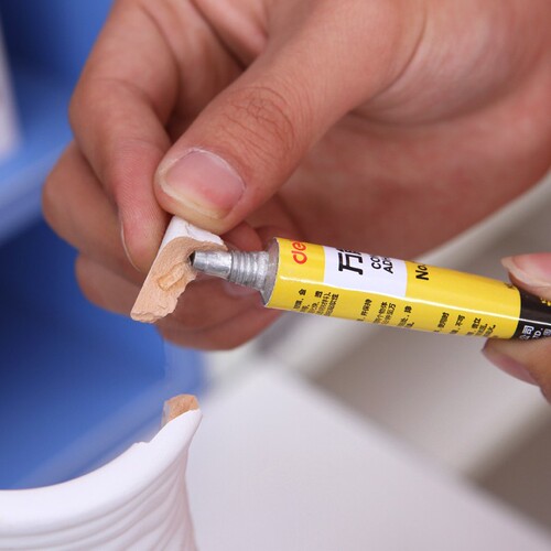 Deli Stationery 7140 Universal Glue 7ml can stick to leather, wood, metal, glass, porcelain fixed glue wholesale