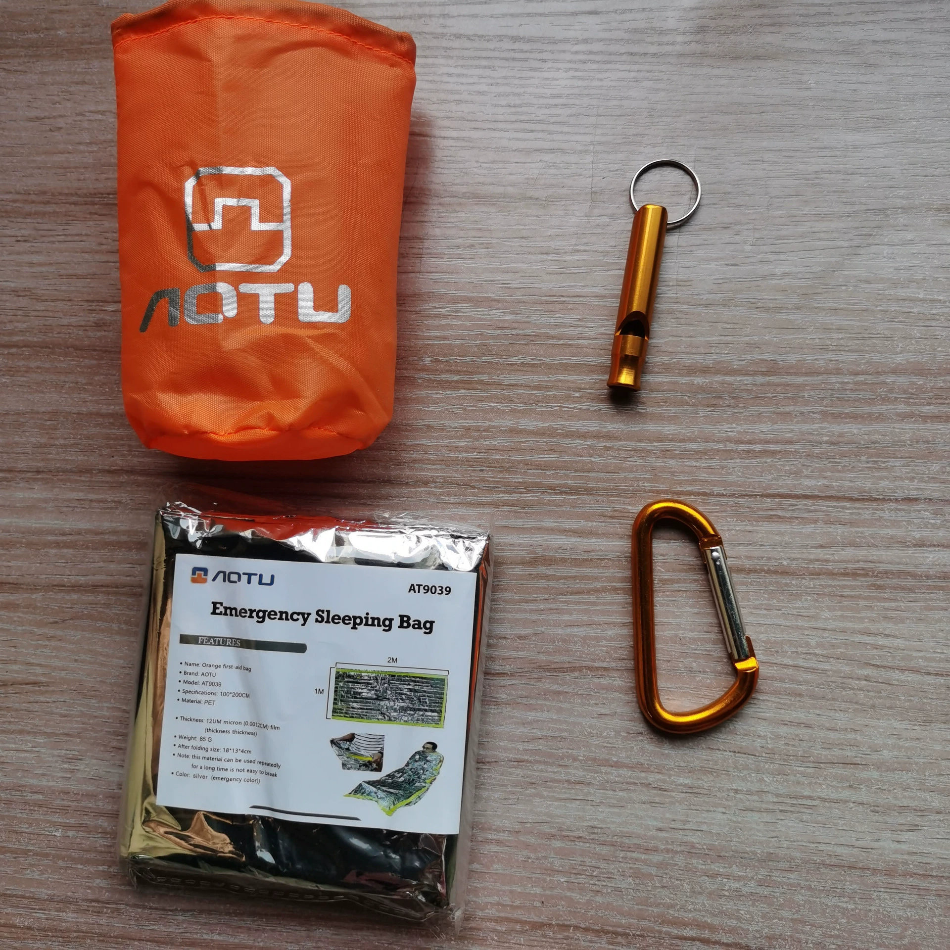 Открытый Кемпинг Аварийный костюм изоляция спасательная жизнь с комбинацией карабина свистка для оказания первой помощи спального мешка