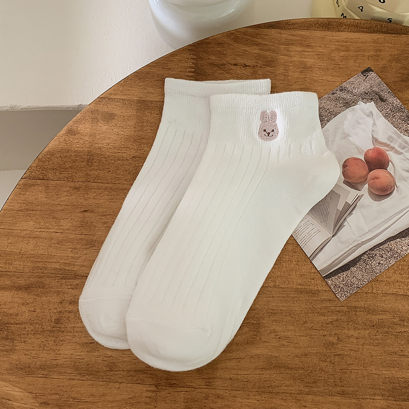 짧은 튜브 토끼